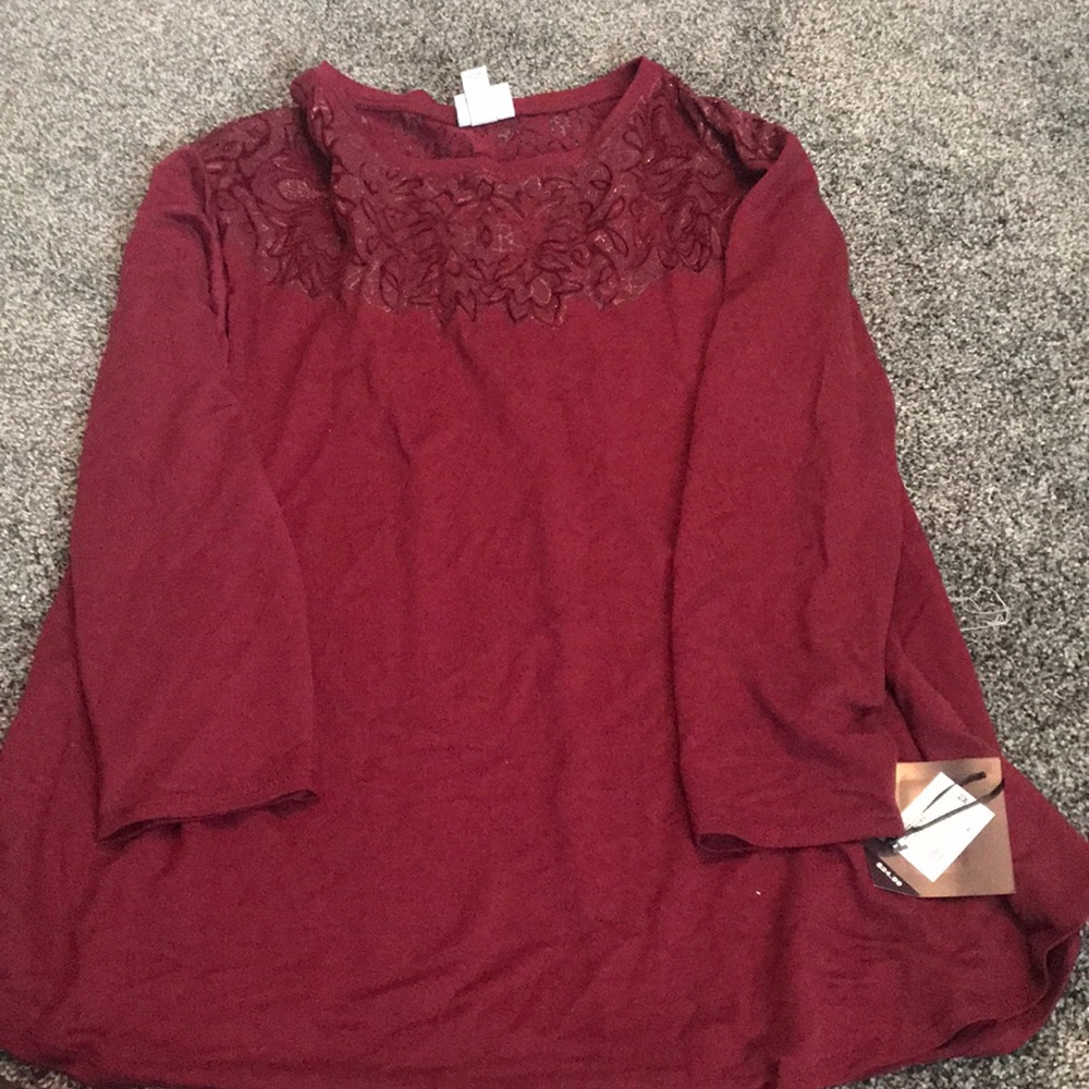 Long sleeve top maroon w/gold accent around neck
